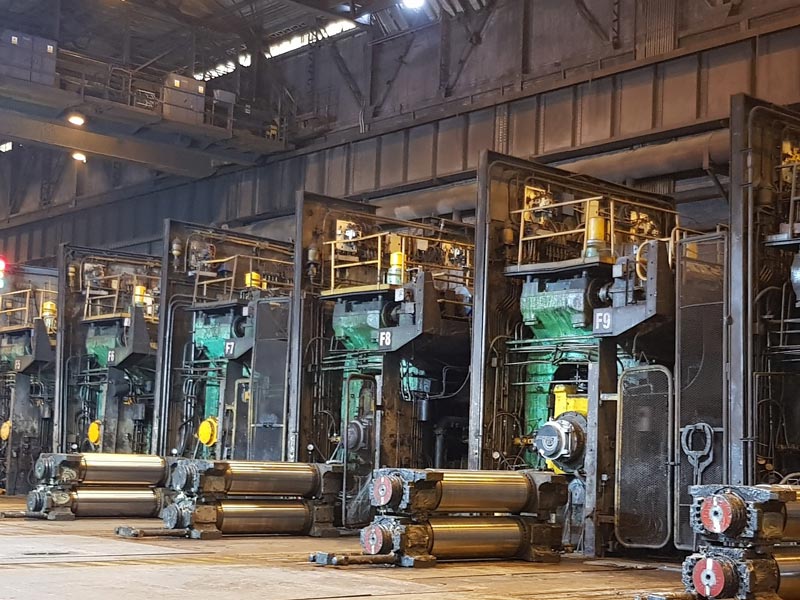 Hot rolling mill, steel production