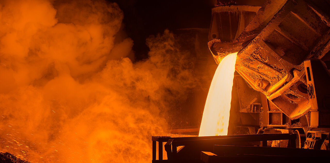 Industrielle Stahlproduktion, Metallurgie. Konverterprozess in der Stahlerzeugung, Umwandlung von Roheisen in Stahl